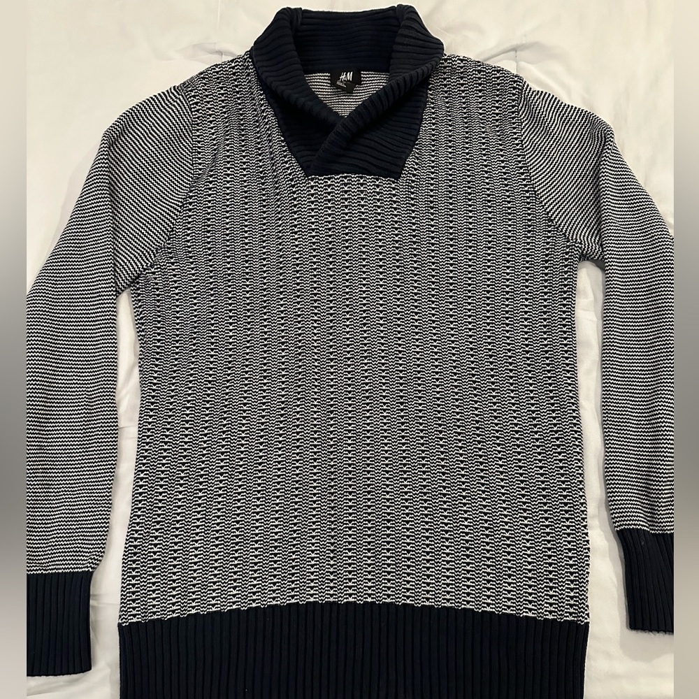 H&M sweater, small, thick material